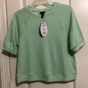 New with tags RAGLAN PUFF TOP. Size ( 4 - 6) Small.